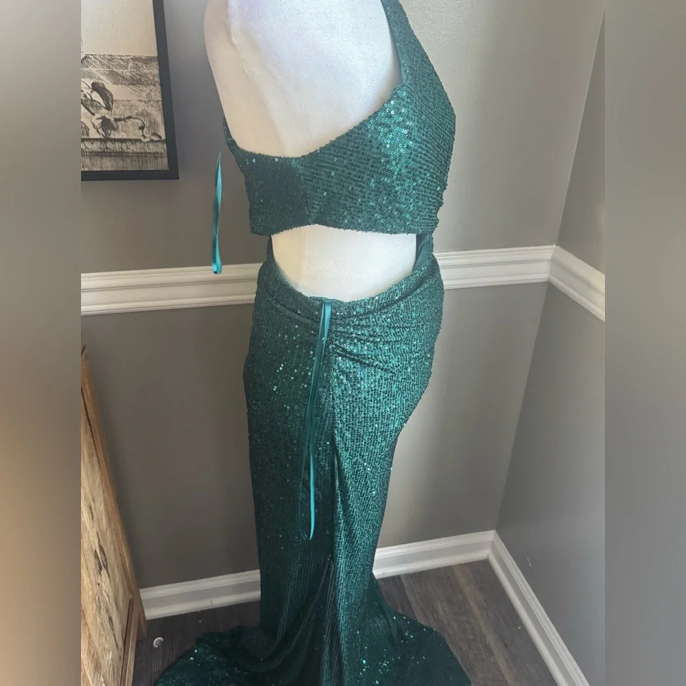 Ieena Mac Duggal 42022 Green Sequined One Shoulder Cut Out Evening Gown Maxi‎ 2